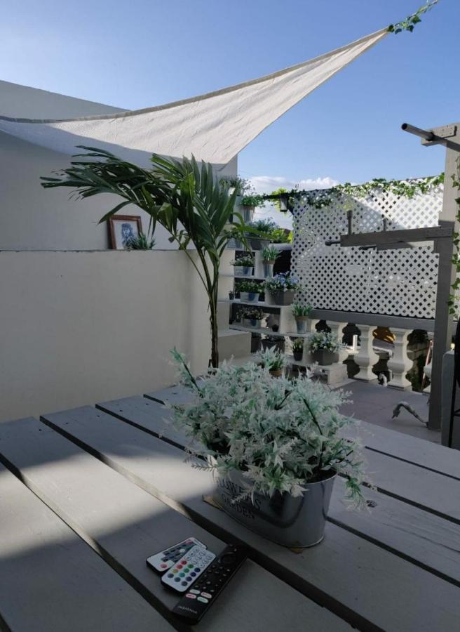 Blue Royalty Bed and Breakfast Portmore Εξωτερικό φωτογραφία